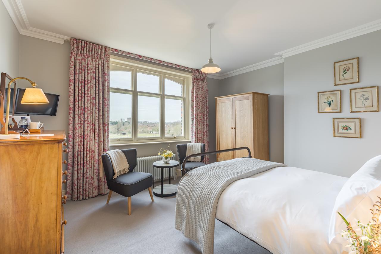 Lawn House Hotel Hatfield  Bagian luar foto