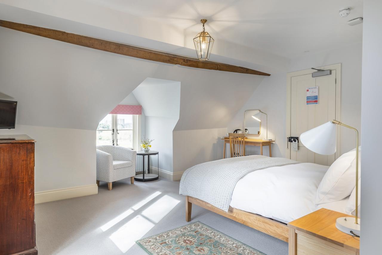 Lawn House Hotel Hatfield  Bagian luar foto